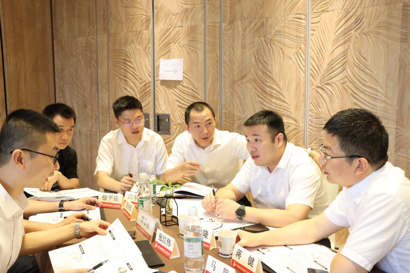 2021年6月25日-26日，AG公司二建组织开展了2021年中高层主管执行力培训。本次培训特邀清华、北大、上海交大总裁班讲师，中国企业家协会特聘高级讲师许晋老师进行授课。